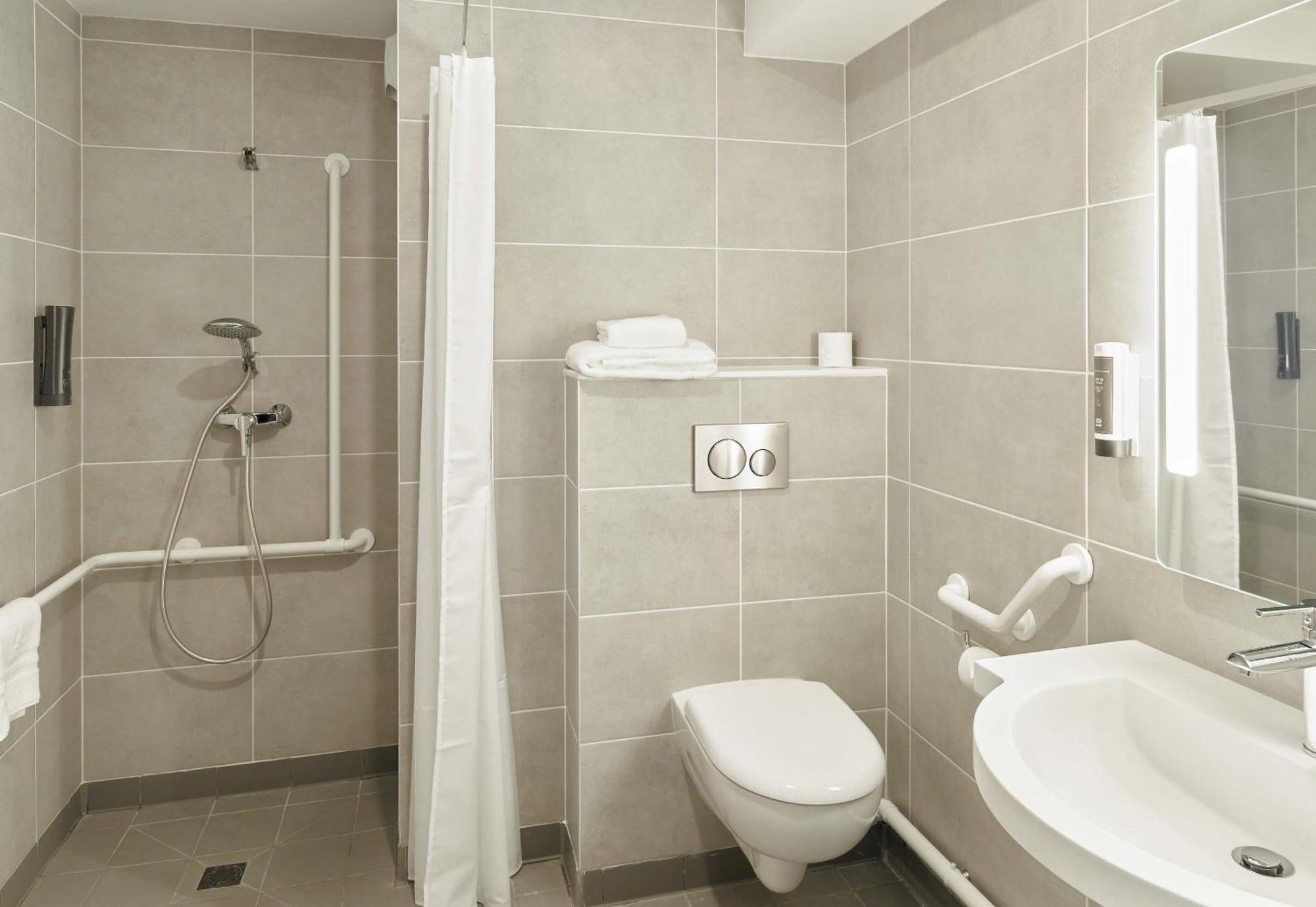 B&B Hotel Marne-La-Vallee Val D'Europe Serris Esterno foto